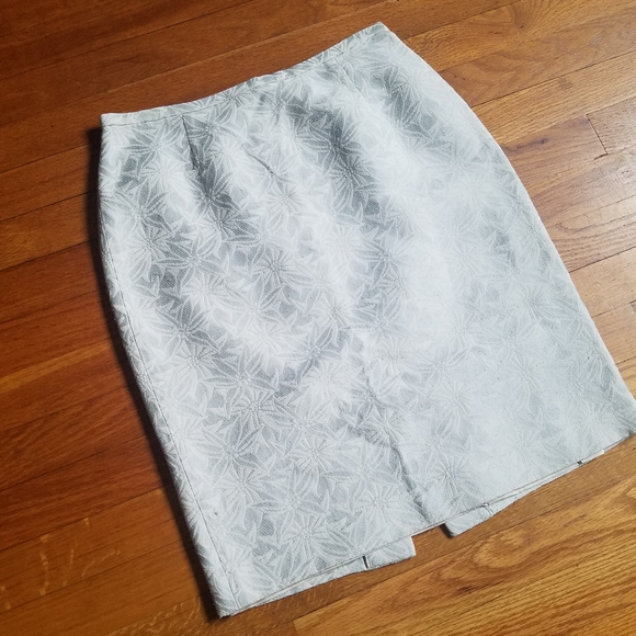 Neiman Marcus Dresses & Skirts - *Vintage* Neiman Marcus floral brocade print pencil skirt